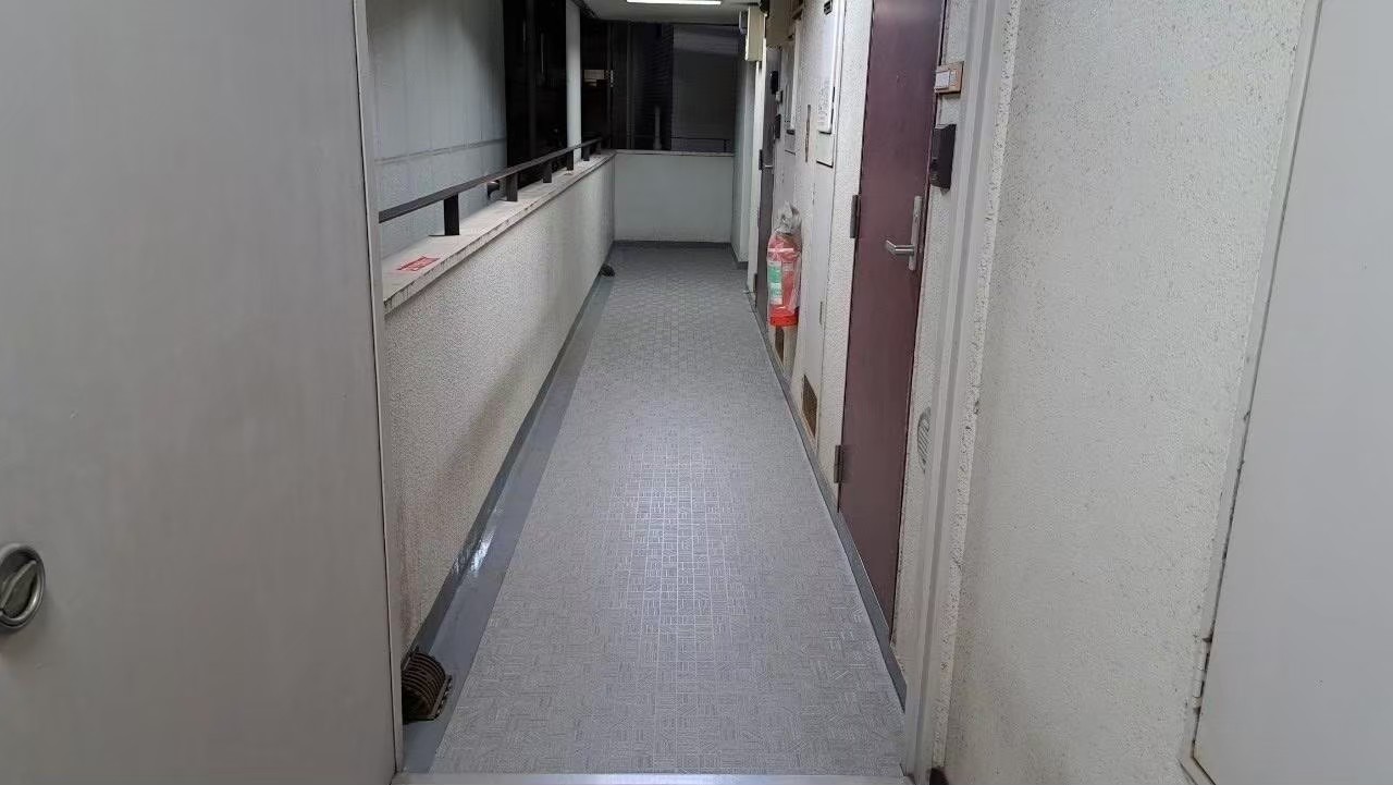 施工後：マンション共用廊下 長尺シート張替え工事